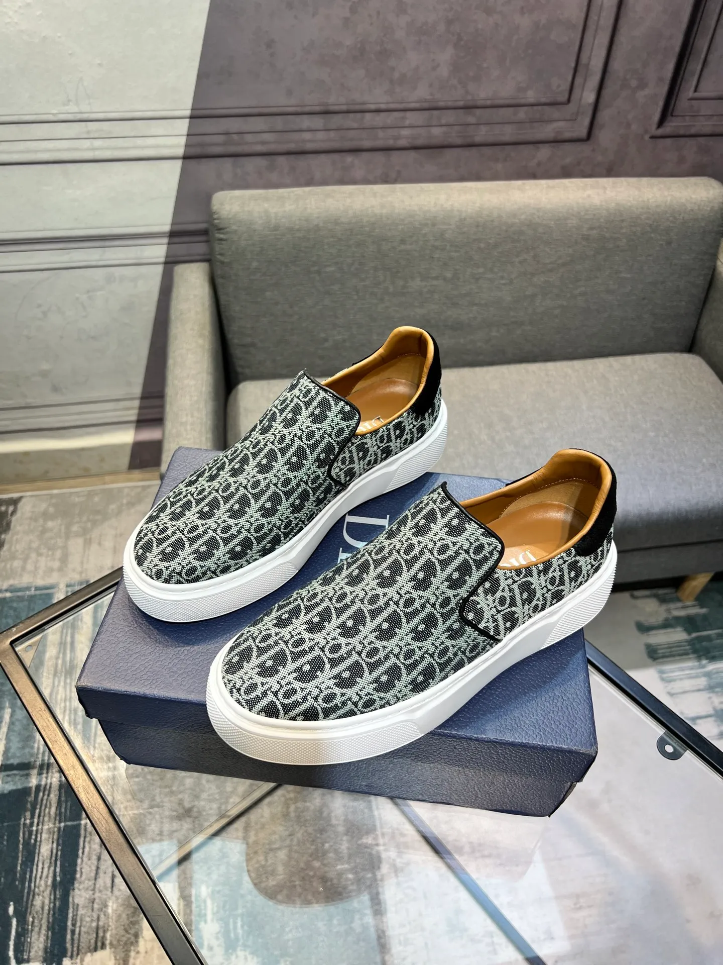 Men's shoes 💰380 The latest DiOr shipment, using imported top-grade jacquard fabric with cowhide design 👍 Breathable mesh lining, comfortable to wear, lightweight, original last mold, official website 1:1, private mold outsole, non-slip, color, multiple colors available, code number 38 to 44 (45 can be ordered)